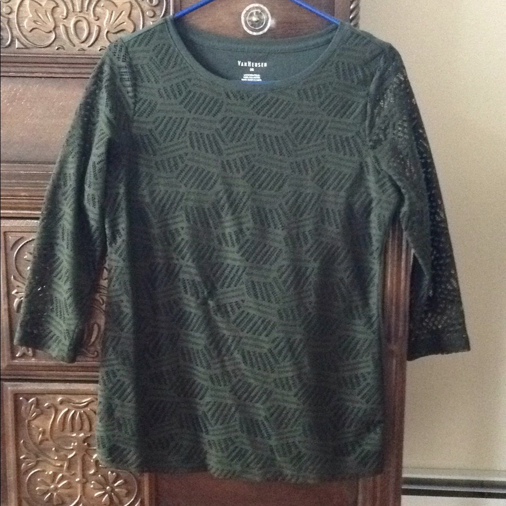 Cream quarter sleeve shirt